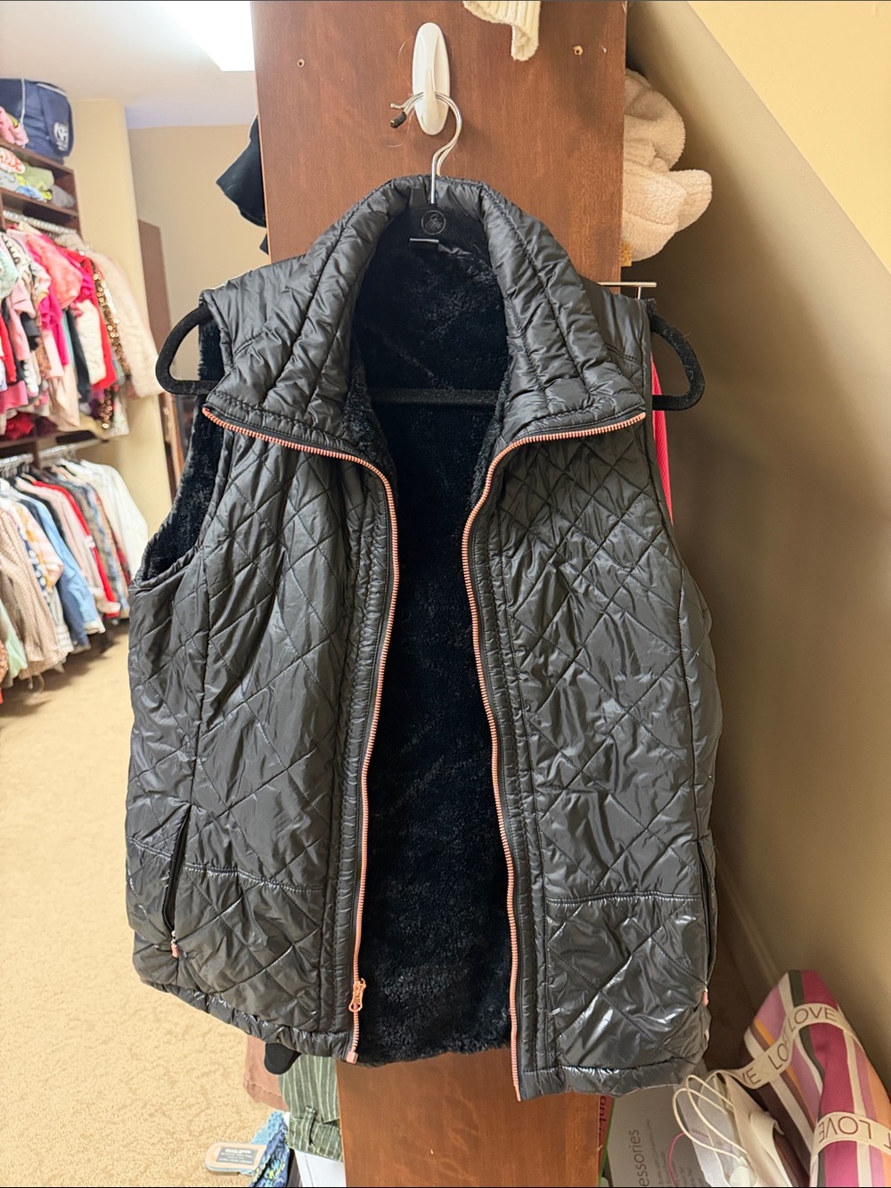 Mondetta Quilted Black Puffer Vest with Rose Gold Trim